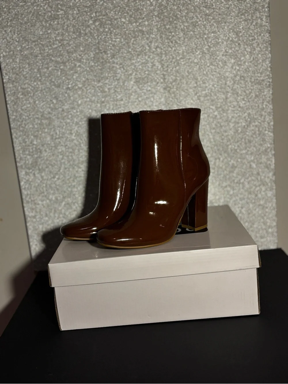 BRAND NEW! Never worn, glossy brown ankle boots with heels🤎 comfortable & cute!